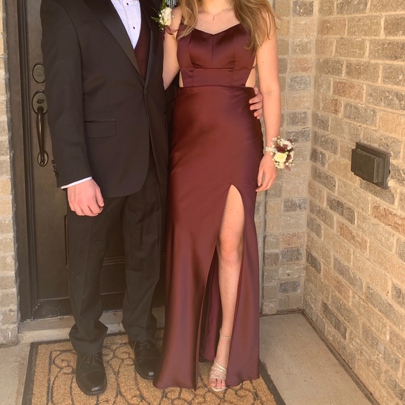 Abbi Vonn by La Femme Strappy back dress in wine—free shipping! - Picture 3 of 6